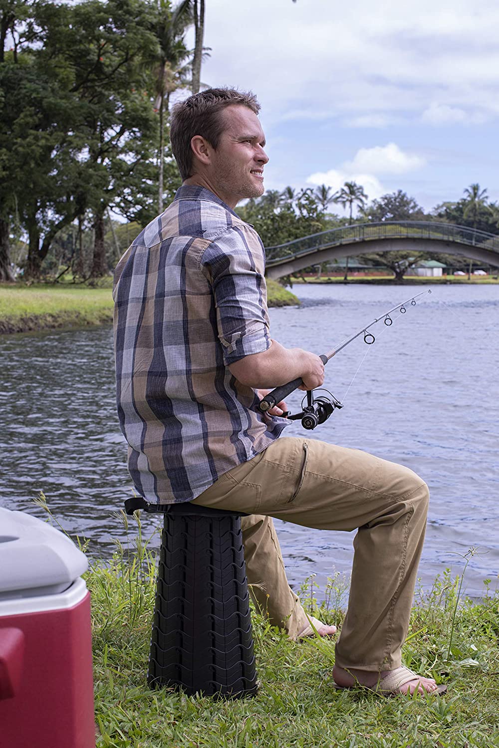 RETRACTABLE STOOL FOLDING